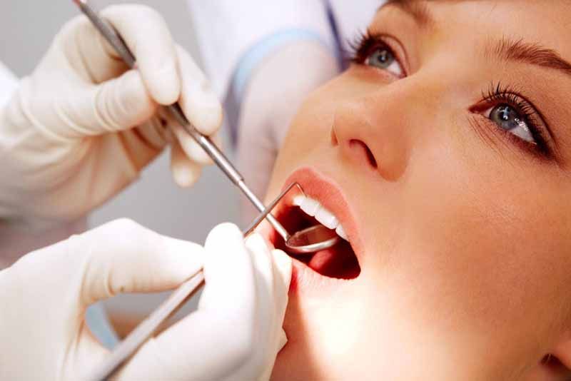 Clínica Dental Dr. Touris Carrera y Dra. Torre Celada mujer en ortodoncia